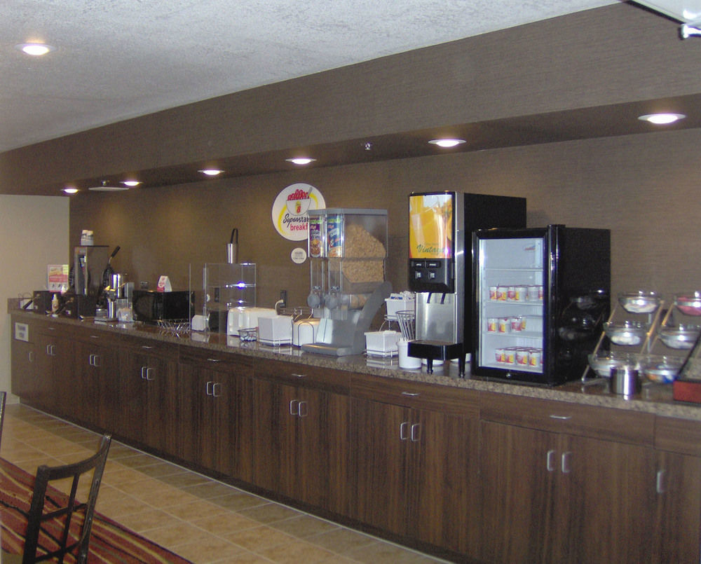 Hotel Super 8 By Wyndham Brookings Exterior foto